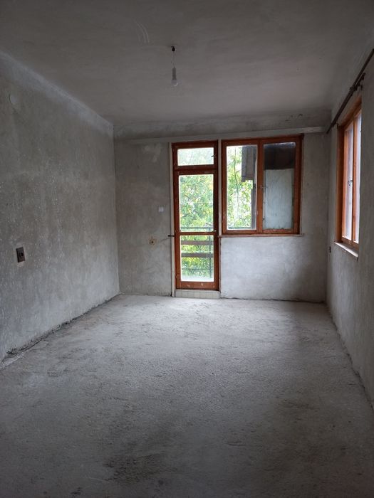 Продавам етаж от къща