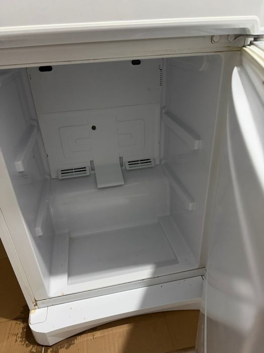 Продам холодильник Indesit. 6000тг