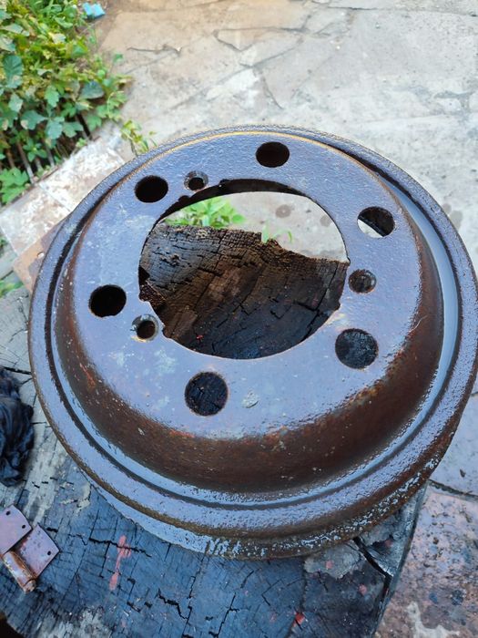 Продам резину с дисками и диски на Волгу