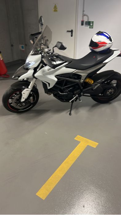 Ducati Hyperstrada 821