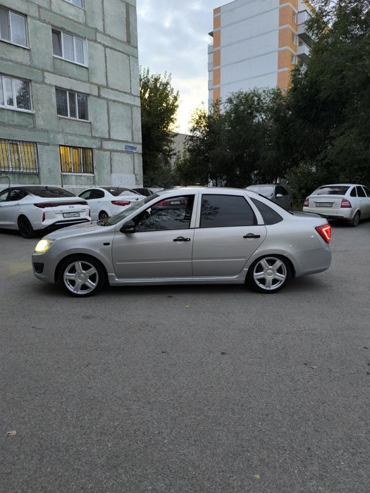 Лада Гранта 2015 год