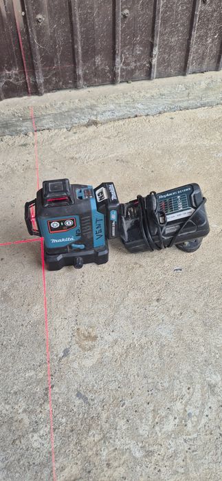 Nivela laser cu linii Makita SK700D