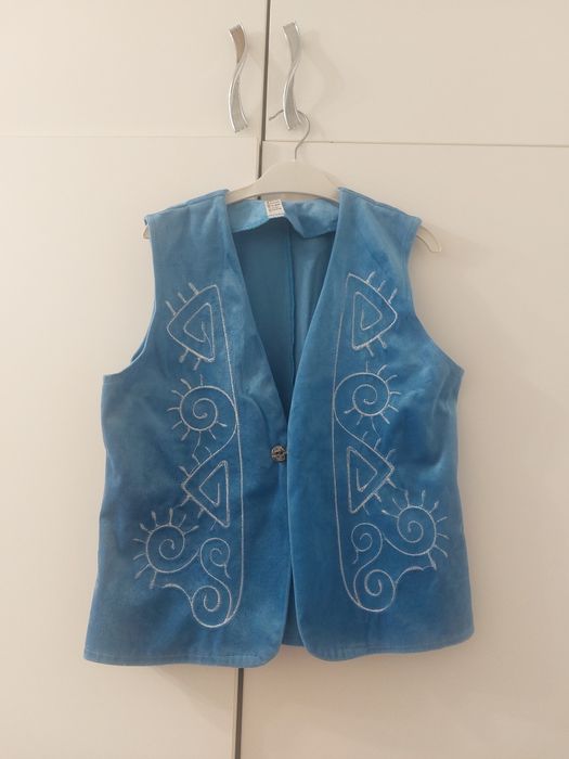 Жилетка на мальчика 8-9 лет