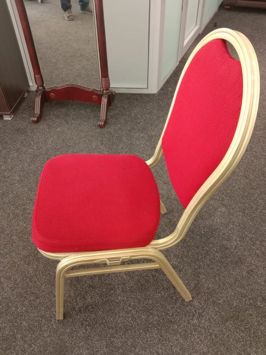 Продаются стулья абсолютно новые