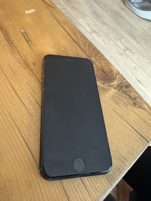 Iphone ce 2020 много запазен