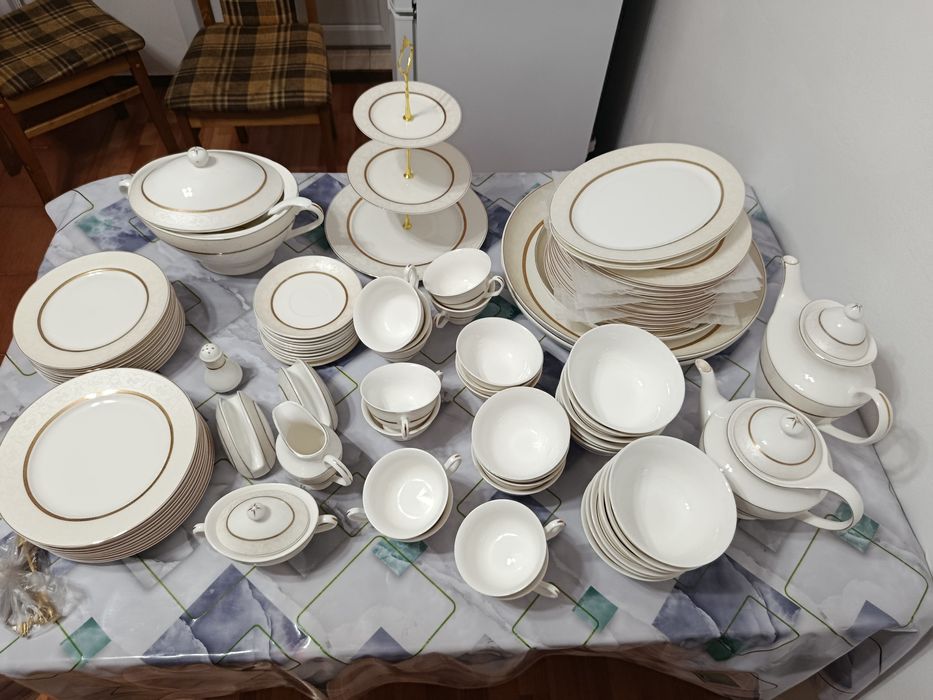 Продам набор посуды на 12 персон