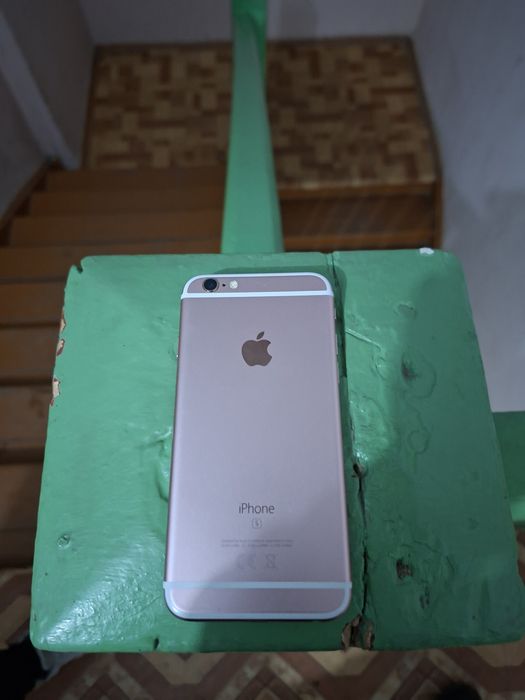Продам айфон 6s.