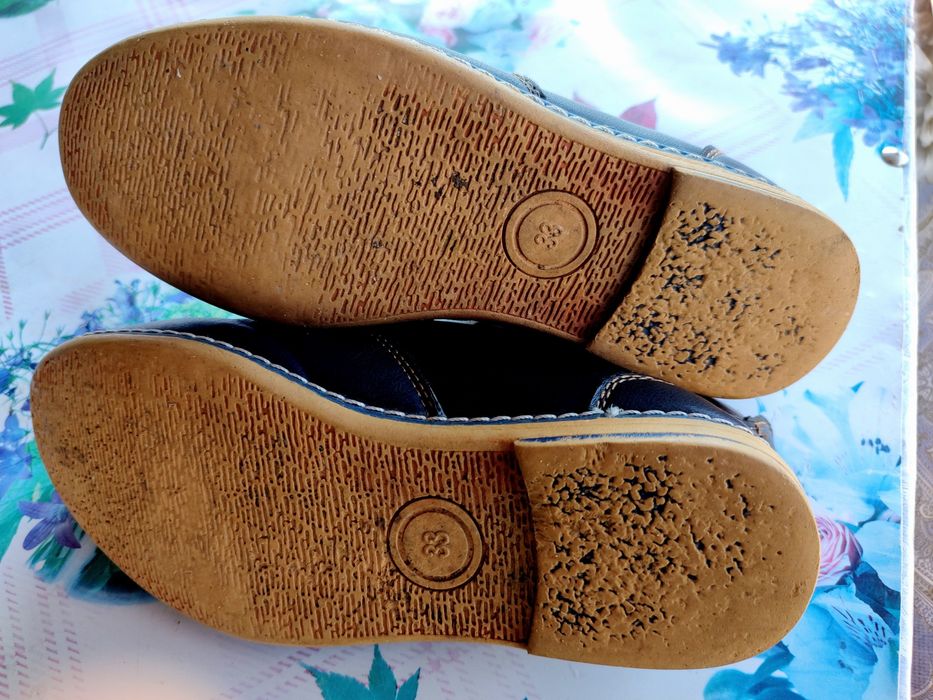 PANTOFI ELEGANTI.Piele naturală,de firmă.Baieti,mărimea 33.