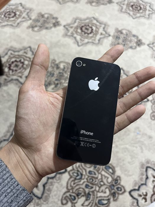 IPhone 4s идеал состояние с зарядчиком!