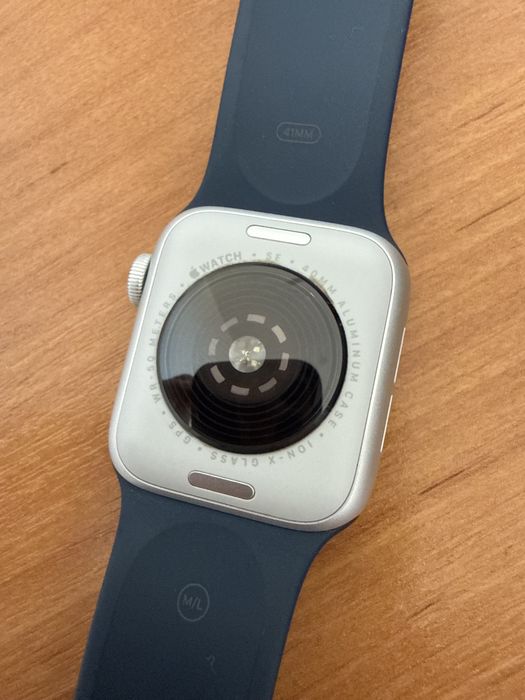 Продам Apple watch SE 2 40mm