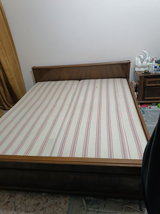 Продается двуспальная кровать