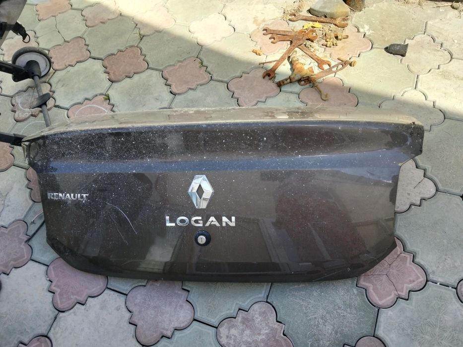 Крышка богажника Renault Logan
