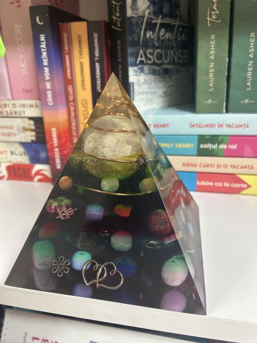 piramida rașina realizata pe comanda