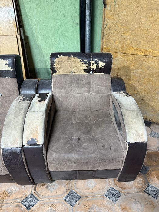 2 маленьких и 1 большой диван