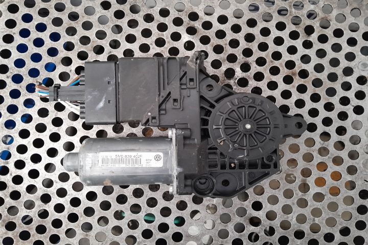 Motoras macara geam spate dreapta 5M0839402F Volkswagen VW Golf 5 [20