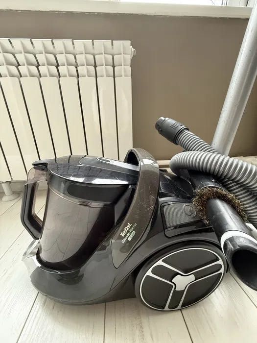 Серый пылесос tefal