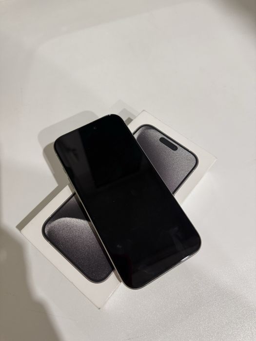 Продам Айфон 15про (белый)