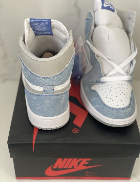 Jordan 1 Hyper Royal