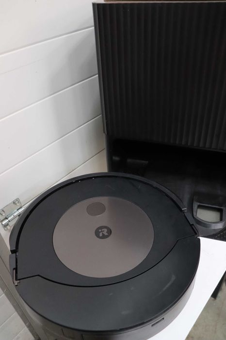 iRobot Roomba Combo j9+ Самоизпразваща се прахосмукачка робот (C9758)