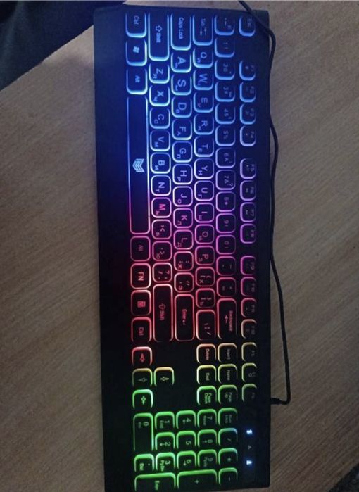Продам клавиатуру новую с подсветкой