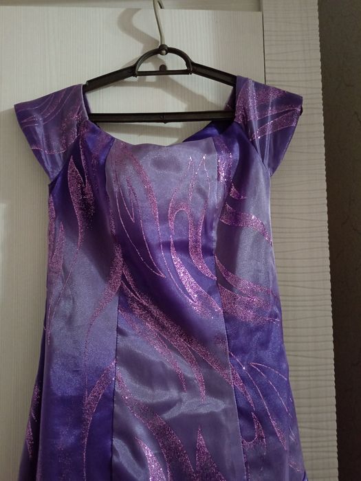 Продам вечернее платье (выпускное)