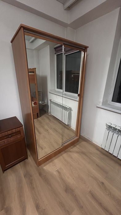 Продам шкаф с зеркалом