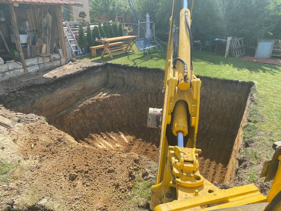Buldoexcavator cilindru camioneta  de inchiriat Zarnesti/Brasov