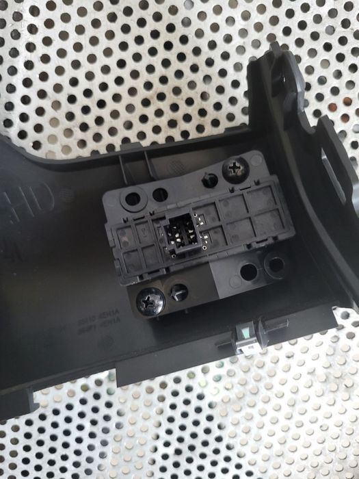 Butoane Buton Tempomat Pilot Automat Nissan Qashqai J11 Volan Stanga An 2014-2015-2016-2017-2018-2019-2020 Dezmembrez Nissan Qashqai J11 Facelift 1.5