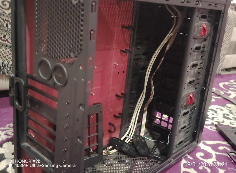 Продам корпус игрово1 AeroCool Strike Xtreme