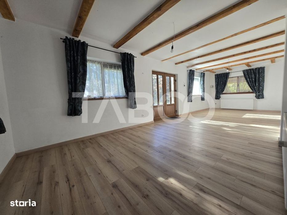 Casa de vacanta noua de vanzare 278 mp curte 855mp Valea Avrigului
