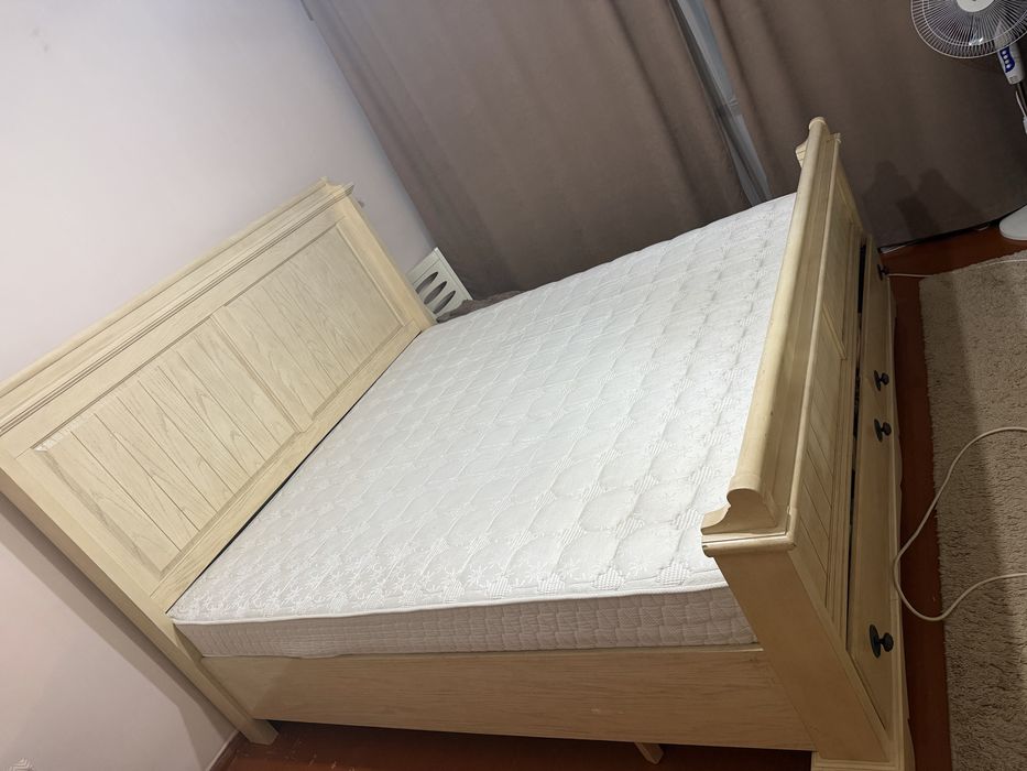 Продам кровать с матрасом!