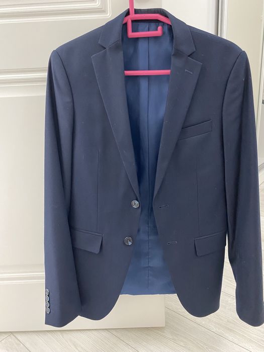 Продам новый костьюм.