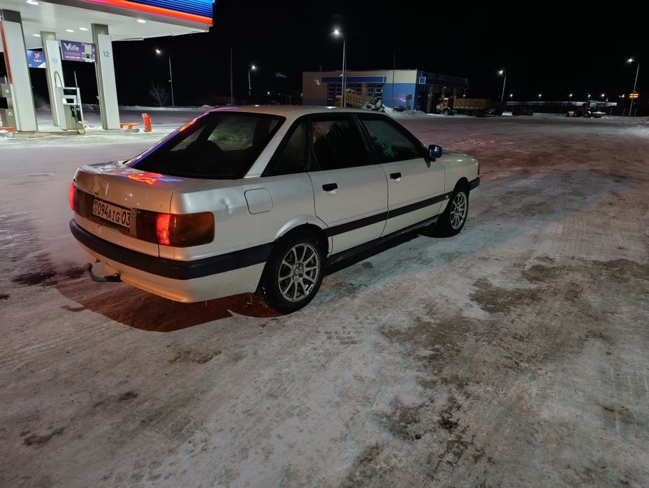 Audi 80 b3 2 литра.