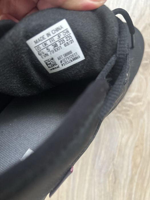 Продам ботинки от адидас размер 38-37