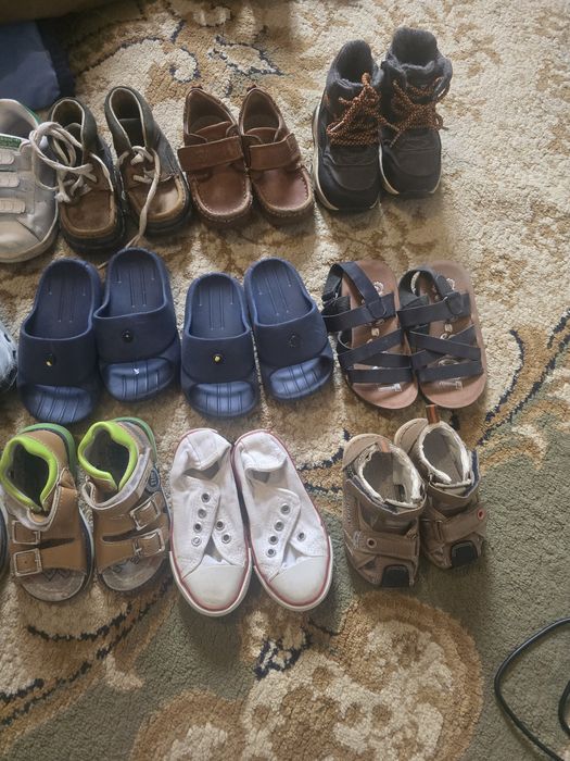 Продам детскую обувь