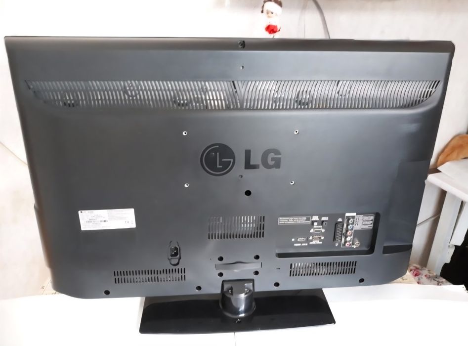 Продавам телевизор LG.