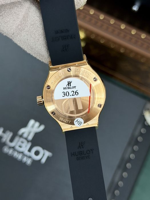 Hublot Classic Fusion King Gold Diamonds Black Dial 33mm – Ref. 581.OX.1181.RX.1104