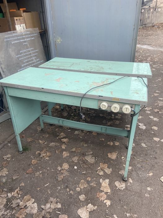 Продам стол лабораторный хороший