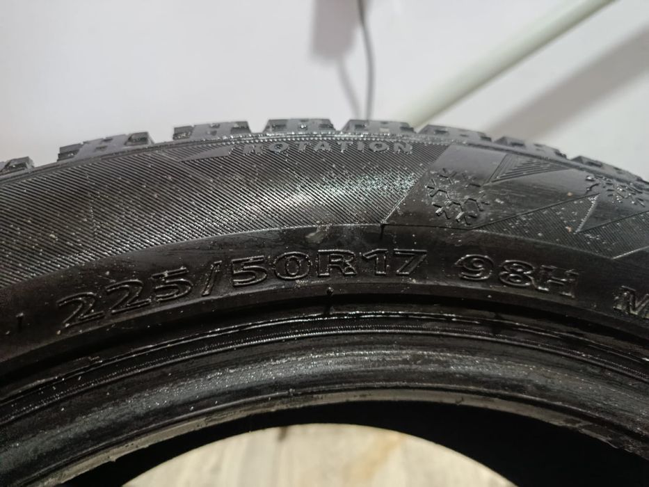 Продам комплект шин зимние с шипами