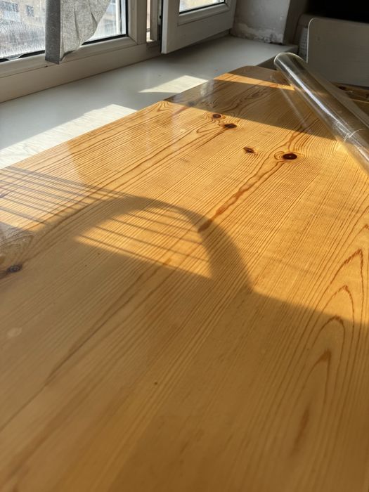 Стол из натурального дерева