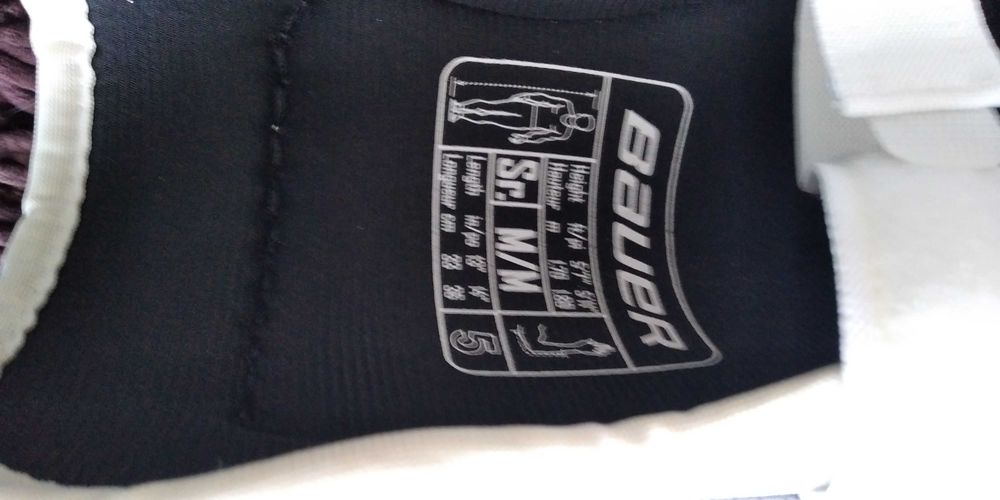 Щитки хоккейные "Bauer"