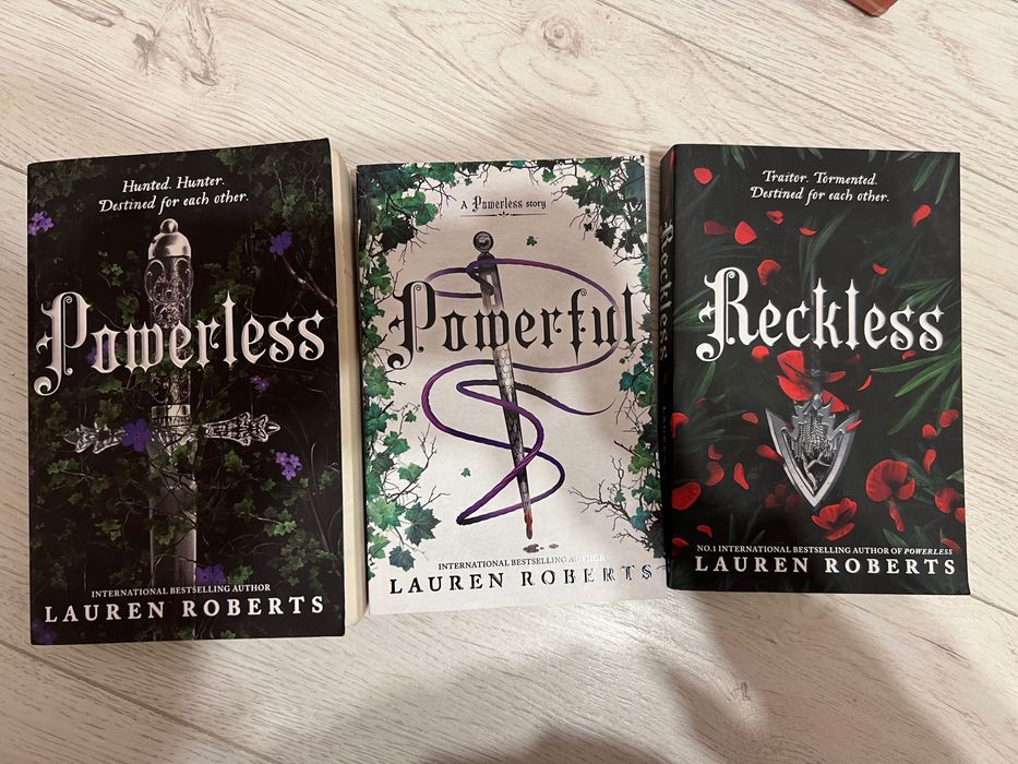 Поредица книги - Powerless - Lauren Roberts
