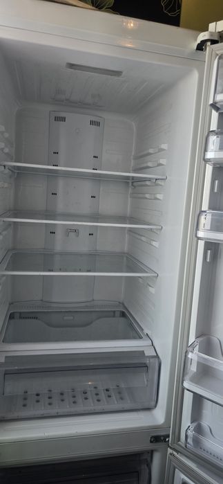 Продам  большой холодильник