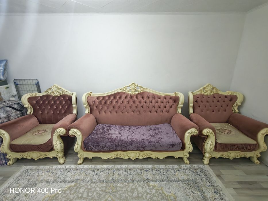Диван и кресло богатая мебель