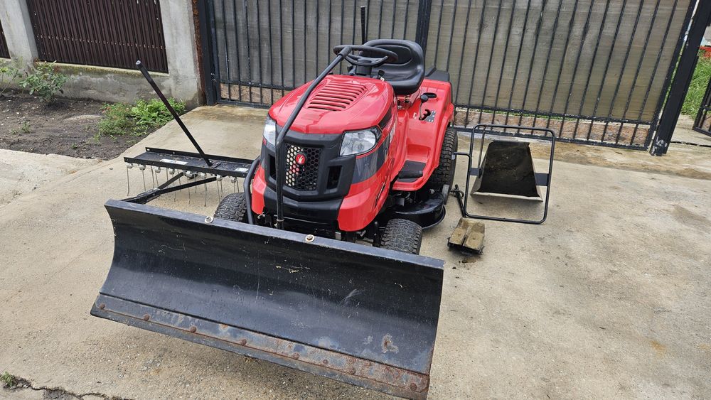 Tractoras de tuns iarba gazon MTD