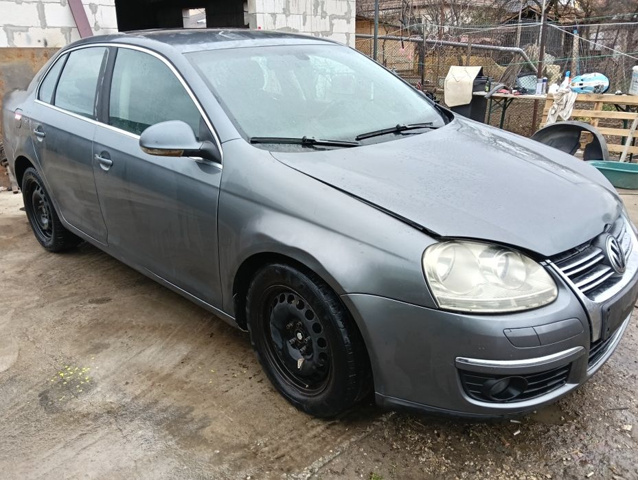 Dezmembrez ce Jetta 1.9 tdi dsg 2007