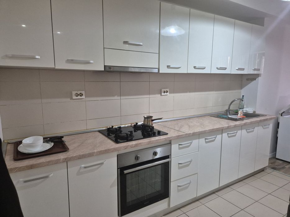 Închiriez apartament 3 camere in Bloc Poseidon si loc de parcare