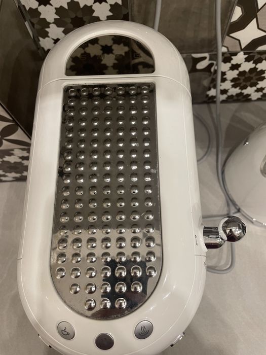 Представям ви една уникална кафемашина “Smeg “в отрично състояние