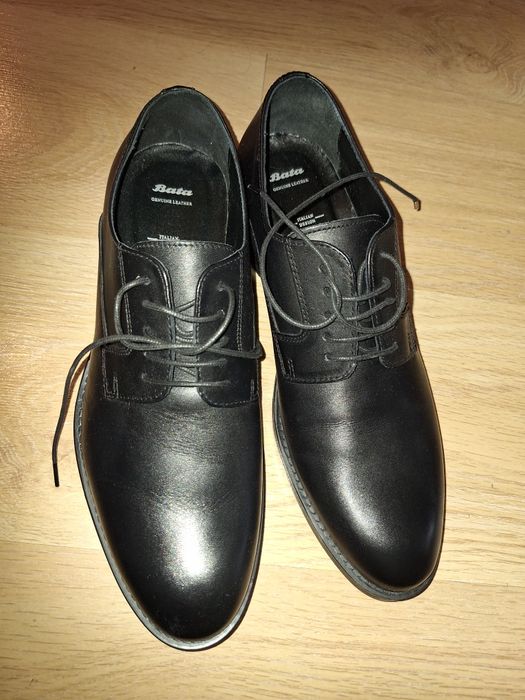 Чисто нови кожени обувки Bata