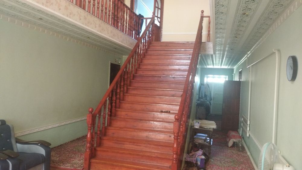 Икки каватли бино сотилади хамма жихозлари билан